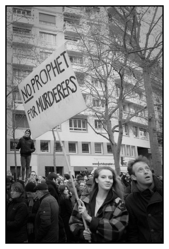 Manif charlie 125 web